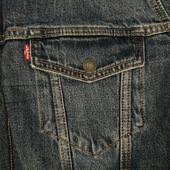 Levi’s denim trucker jacket - Picture 3 of 3
